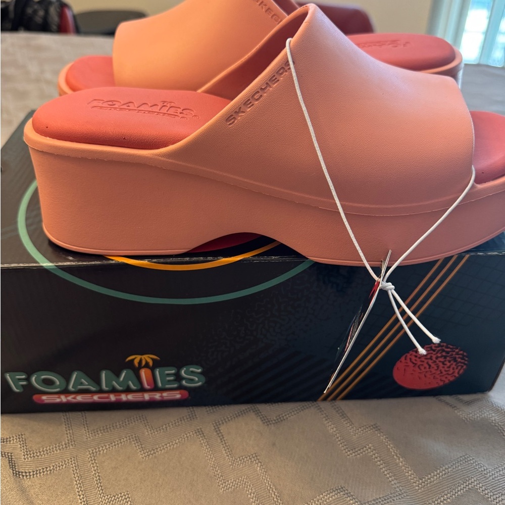 Skechers Women's Coral Platform Foamies brand new size 7 - Picture 7 of 7